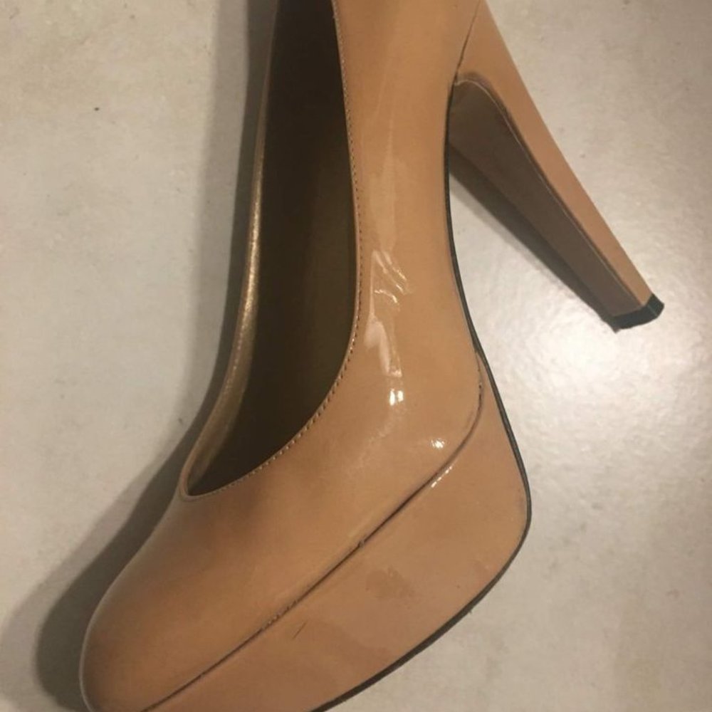 Stuart Weitzman beige pumps size 7 platform